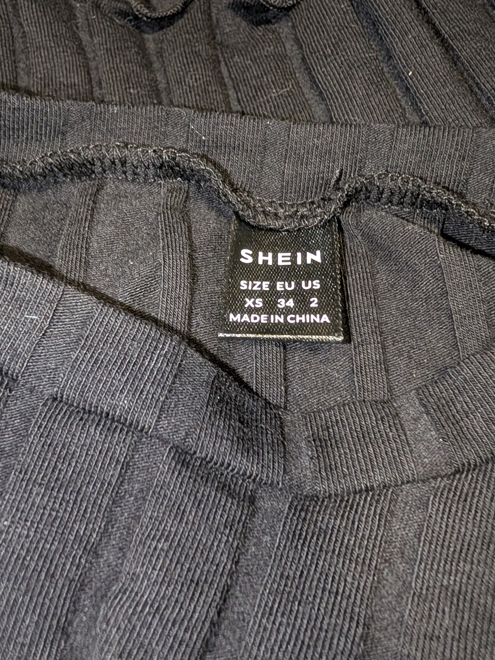 SHEIN Black Ribbed Cropped Long-Sleeve Tee - Picture 4 of 6